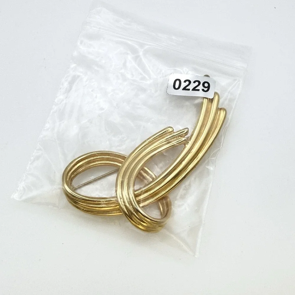 Vintage Gold Tone Knot Brooch Modernist Ribbon Swirl Statement Pin Bold  2.75